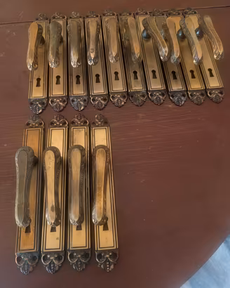 Lotto 14 maniglie porte interne Vintage in ottone 