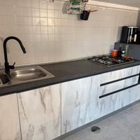 Cucina + divano (vendibile singolarmente)