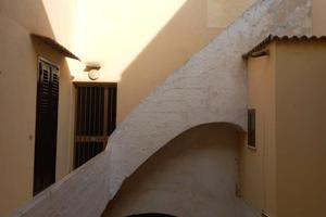  Casa + magazzino+ una striscia di terreno 