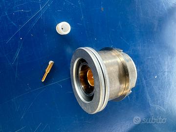 Connettore triax da pannello a vite