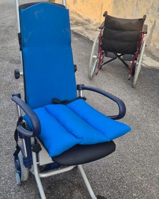 Carrozzina elettrica blu