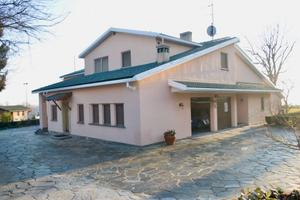 Villa di 670 m² con più di 5 locali e box auto dop