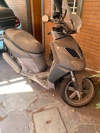 scooter Aprilia sportcity 200
