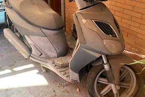 scooter Aprilia sportcity 200