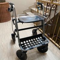 Deambulatore rollatore (dispositivo medico)