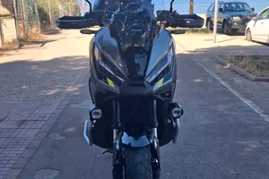 Honda x.adv.750