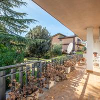 Borghesiana: villa unifamiliare con giardino