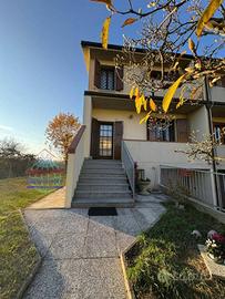 Villetta a schiera di 160 m² con 5 locali e box au