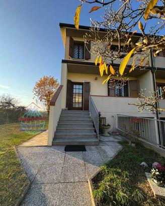 Villetta a schiera di 160 m² con 5 locali e box au