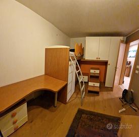 Cameretta bambini soppalco armadi scrivania