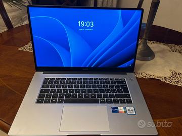 Laptop huawei D15 con custodia/borsa e caricatore