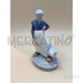 STATUINA DONNA CON OCA COPEHNAGEN
