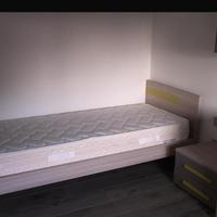 Letto singolo con rete ortopedica e materasso