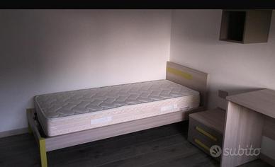 Letto singolo con rete ortopedica e materasso