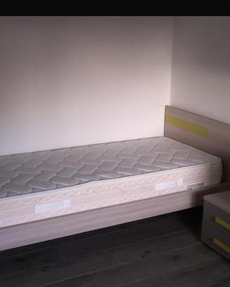 Letto singolo con rete ortopedica e materasso