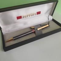 penna Ferrari con custodia 