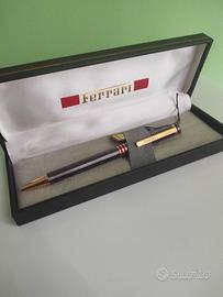 penna Ferrari con custodia 