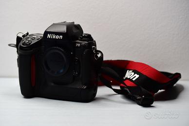 Nikon F5 reflex a pellicola, perfettamente funzion
