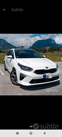 Kia Ceed 1.6 station wagon tenuta benissimo 