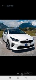 Kia Ceed 1.6 station wagon tenuta benissimo 