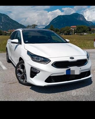 Kia Ceed 1.6 station wagon tenuta benissimo 