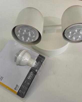 coppia di faretti con lampadine led
