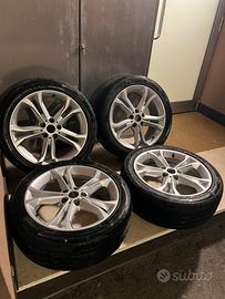 Cerchi BMW Serie 2 active tourer gomme 225/45/18