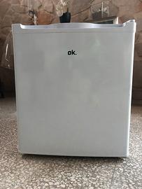 Piccolo frigo da camera o ufficio