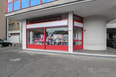 NEGOZIO A SAN GIULIANO MILANESE