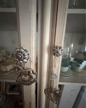 Vetrina Shabby Chich bianca