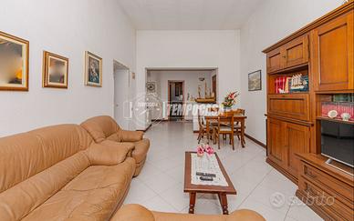 AMPIO QUADRILOCALE CON CANTINA E SOLAIO