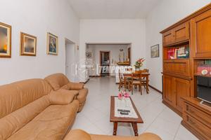 AMPIO QUADRILOCALE CON CANTINA E SOLAIO