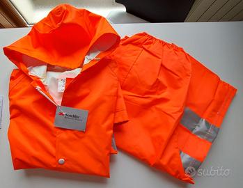 Completo giacca e pantalone anti pioggia