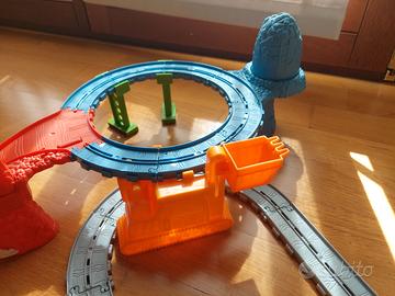 trenino Thomas fossile di dinosauro