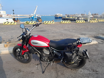 Moto Ducati scrambler