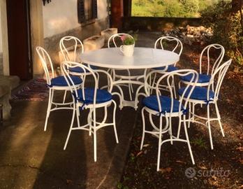 Tavolo in ferro con 8 seggiole