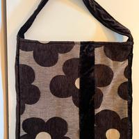 Borsa in tessuto fatta a mano