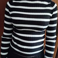 Maglia bianca e nera tessuto a coste di Bershka