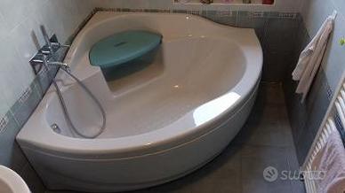 Vasca angolare Teuco in vetroresina