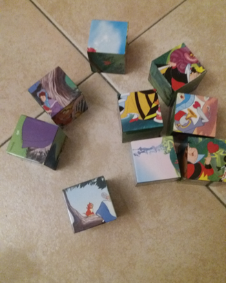 Gioco a cubetti e libro