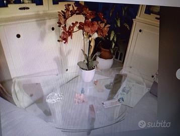 Tavolino angolare con doppio piano in vetro