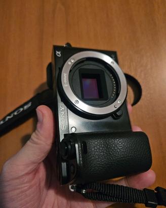 Sony A6000 + Accessori vari