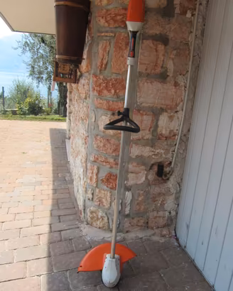 decespugliatore Stihl   batteria FS 85