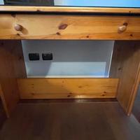 scrivania e armadio in pino