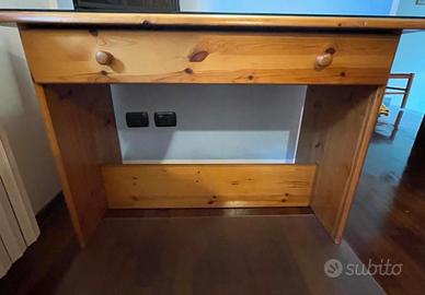 scrivania e armadio in pino