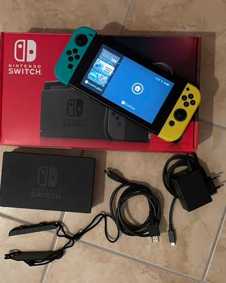 Nintendo Switch 2019 + Custodia e Accessori