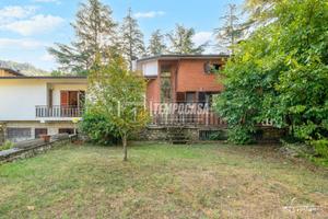 VILLA UNIFAMILIARE CON AMPIO PARCO PRIVATO