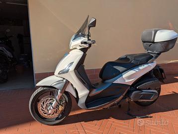 Piaggio Beverly 350 Sport Touring 2018 – Bianco pe
