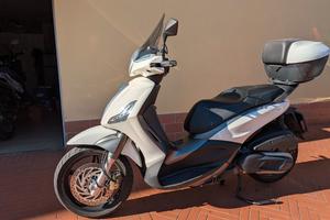 Piaggio Beverly 350 Sport Touring 2018 – Bianco pe