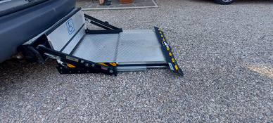 Pedana per carrozzina disabili elettroidraulica